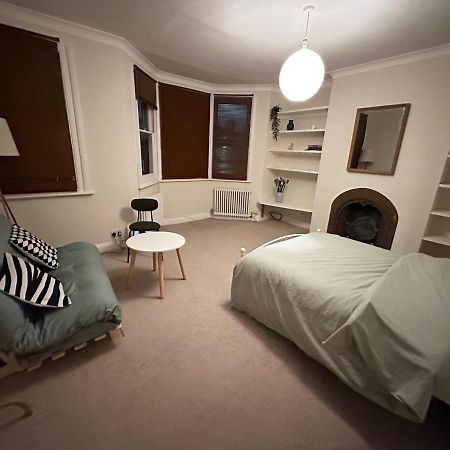 לונדון Spacious Room Near Underground מראה חיצוני תמונה